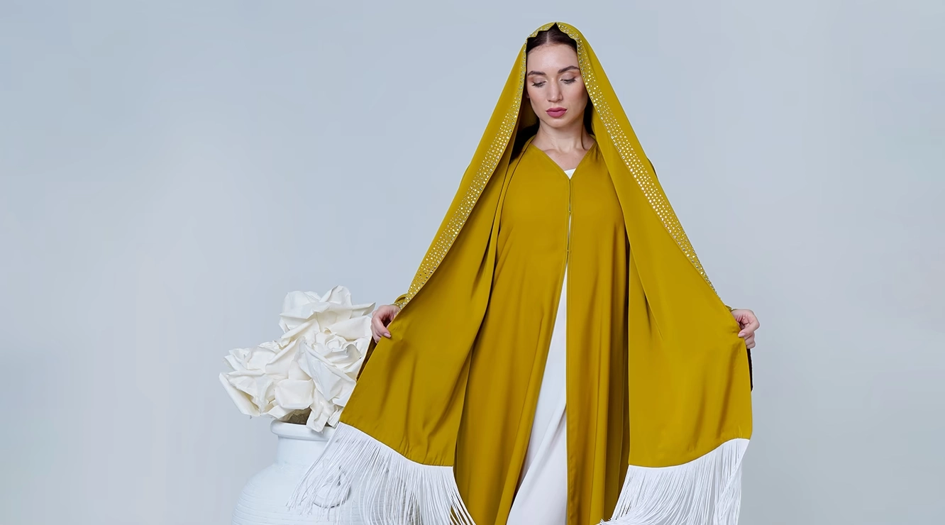 العبايات الجاهزة مقابل العبايات المفصّلة: أيهما يجب أن تشتري؟