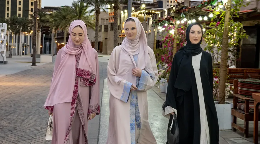 How to Choose the Perfect Abaya for Work?