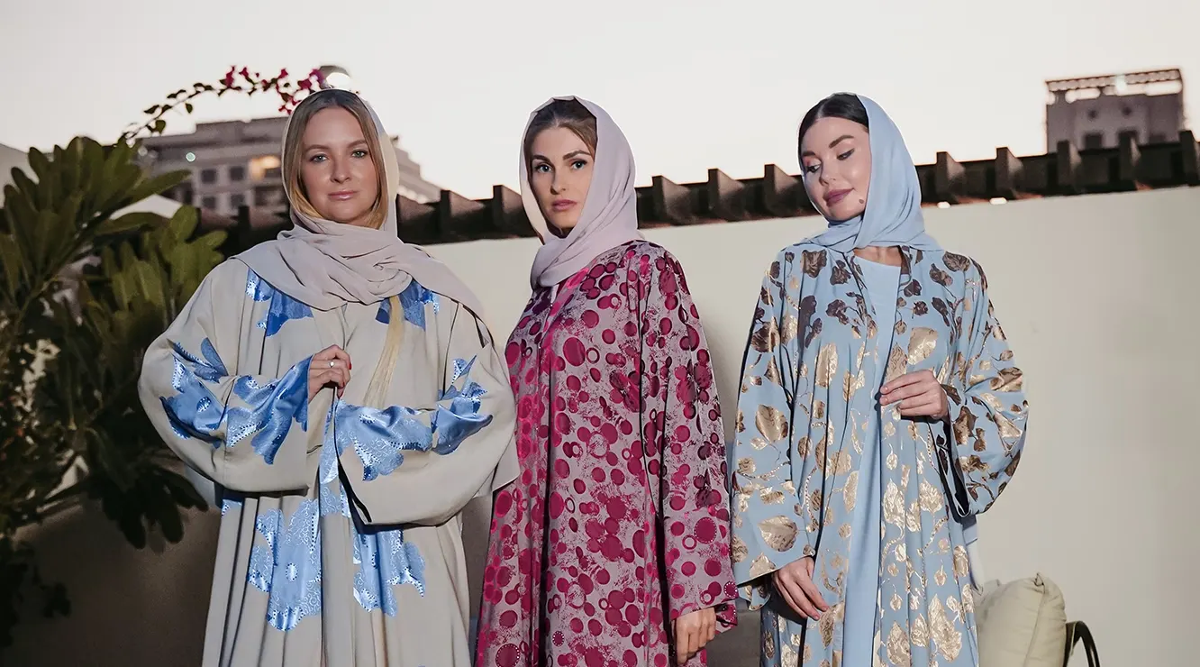 كيف تنسقين حجابك مع العباية المفتوحة؟