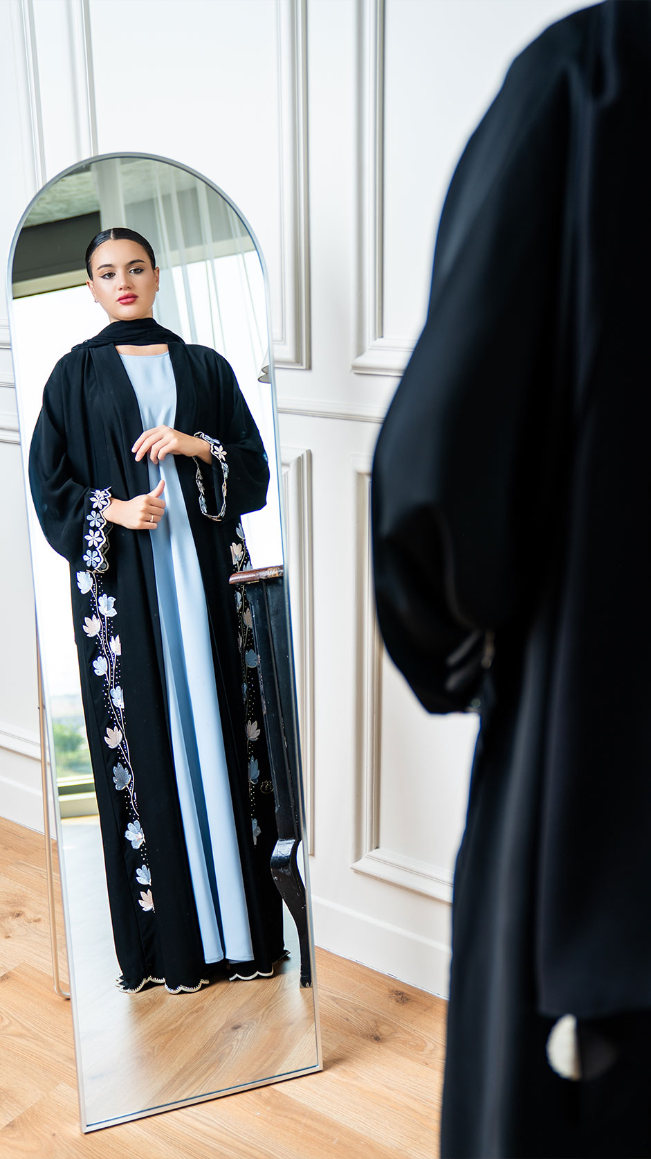 عباية موديل تطريز زهري وأحجار