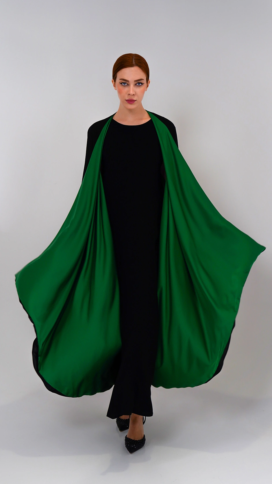 عباية سوداء بقصة كيب