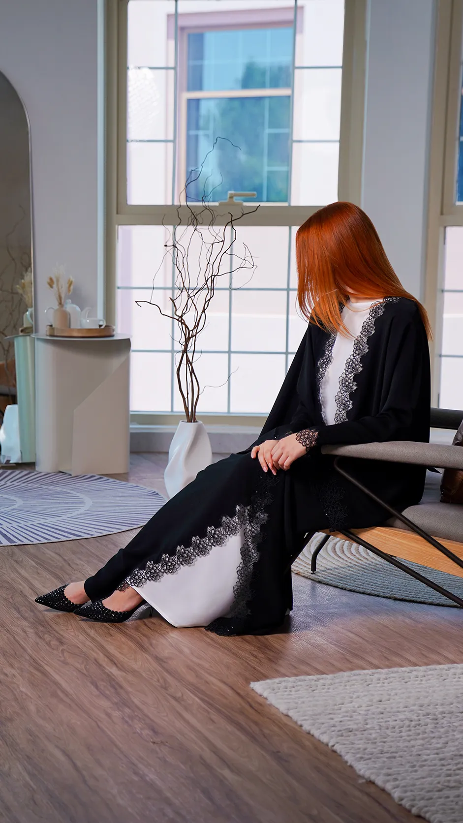 عباية فراشة سودا مزينة بتطريز دانتيل