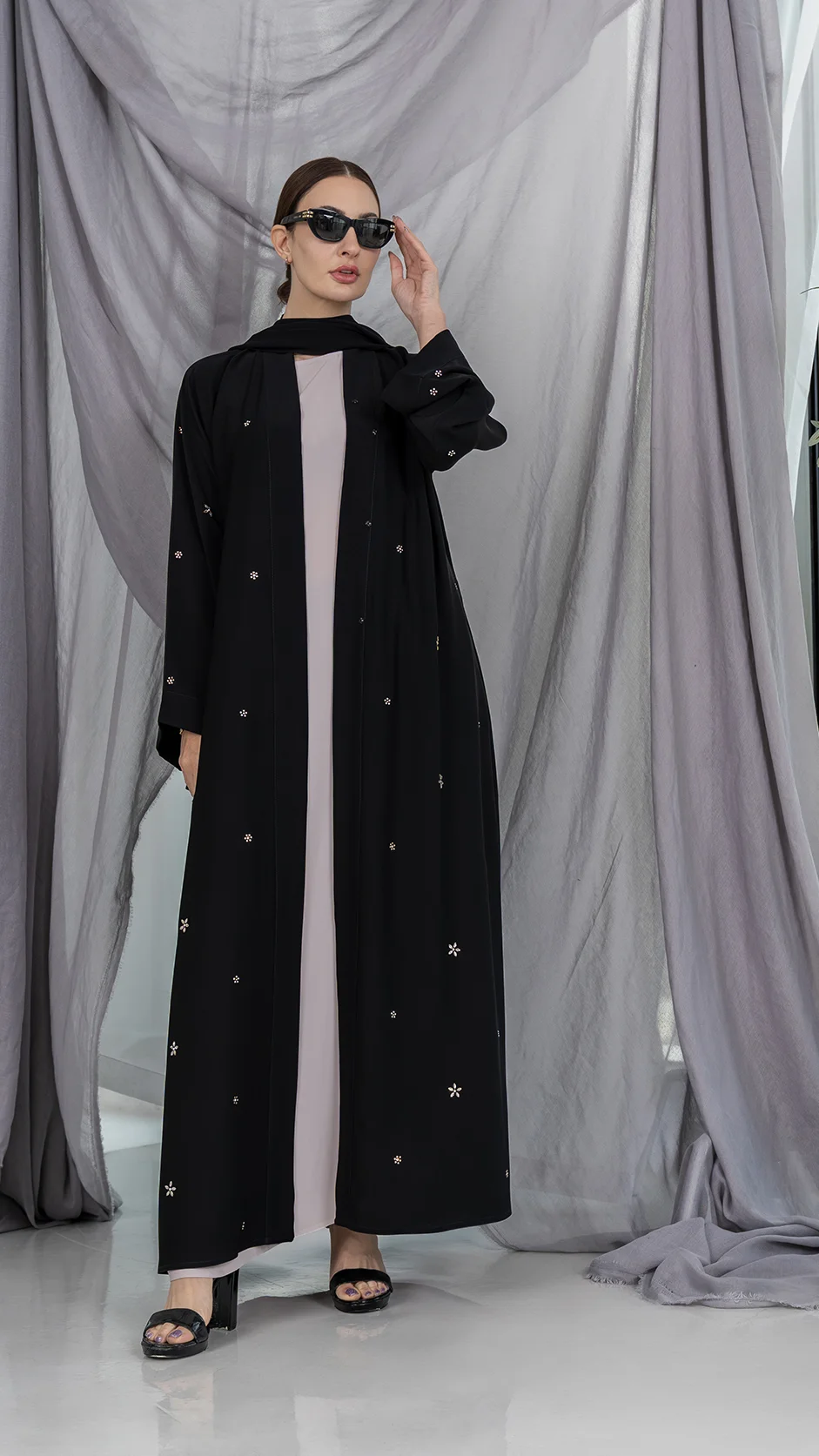 Scattered Stone Nida Abaya