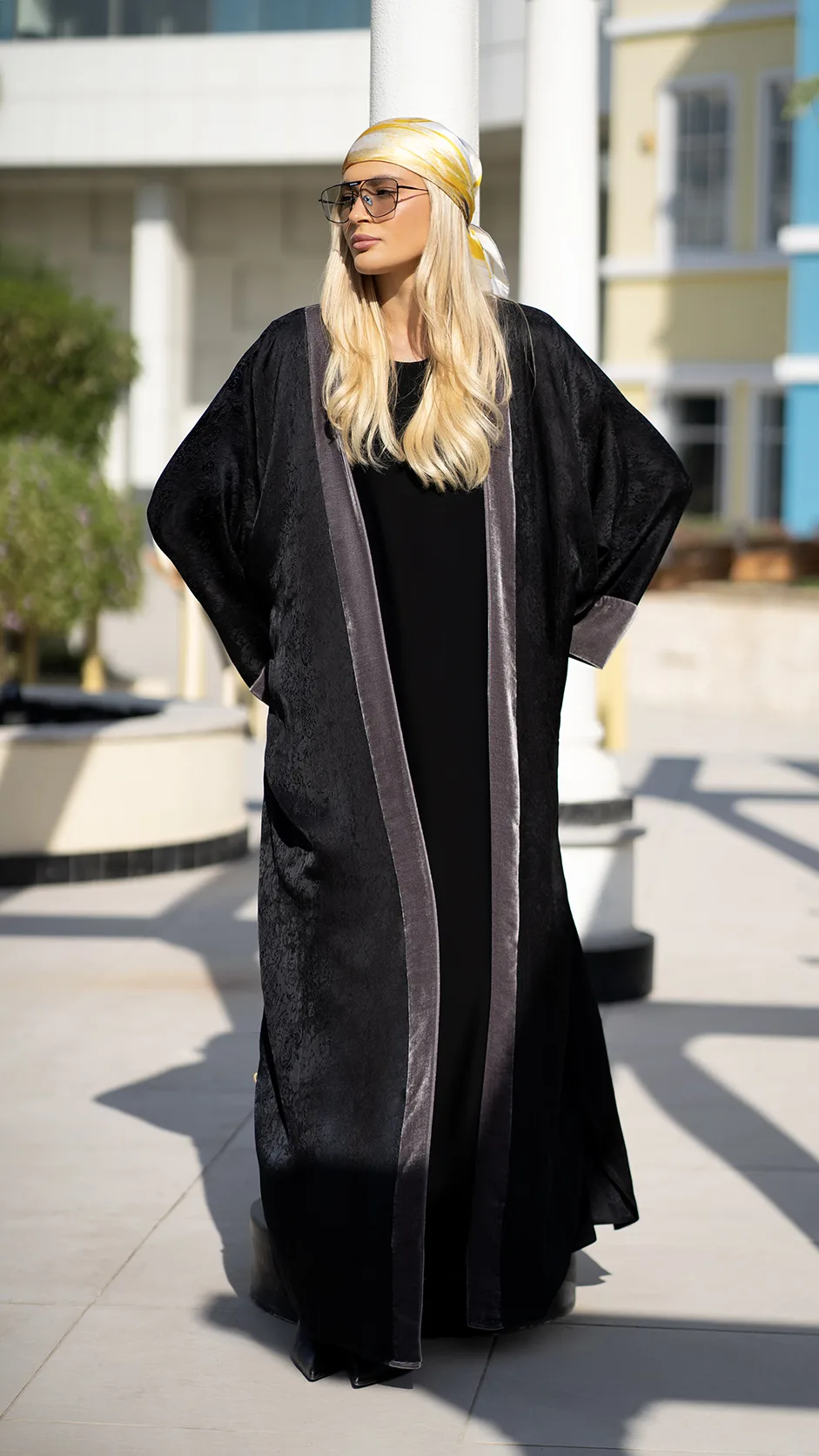 عباية جاكار ذات طباعة ذاتية بتصميم مفتوح