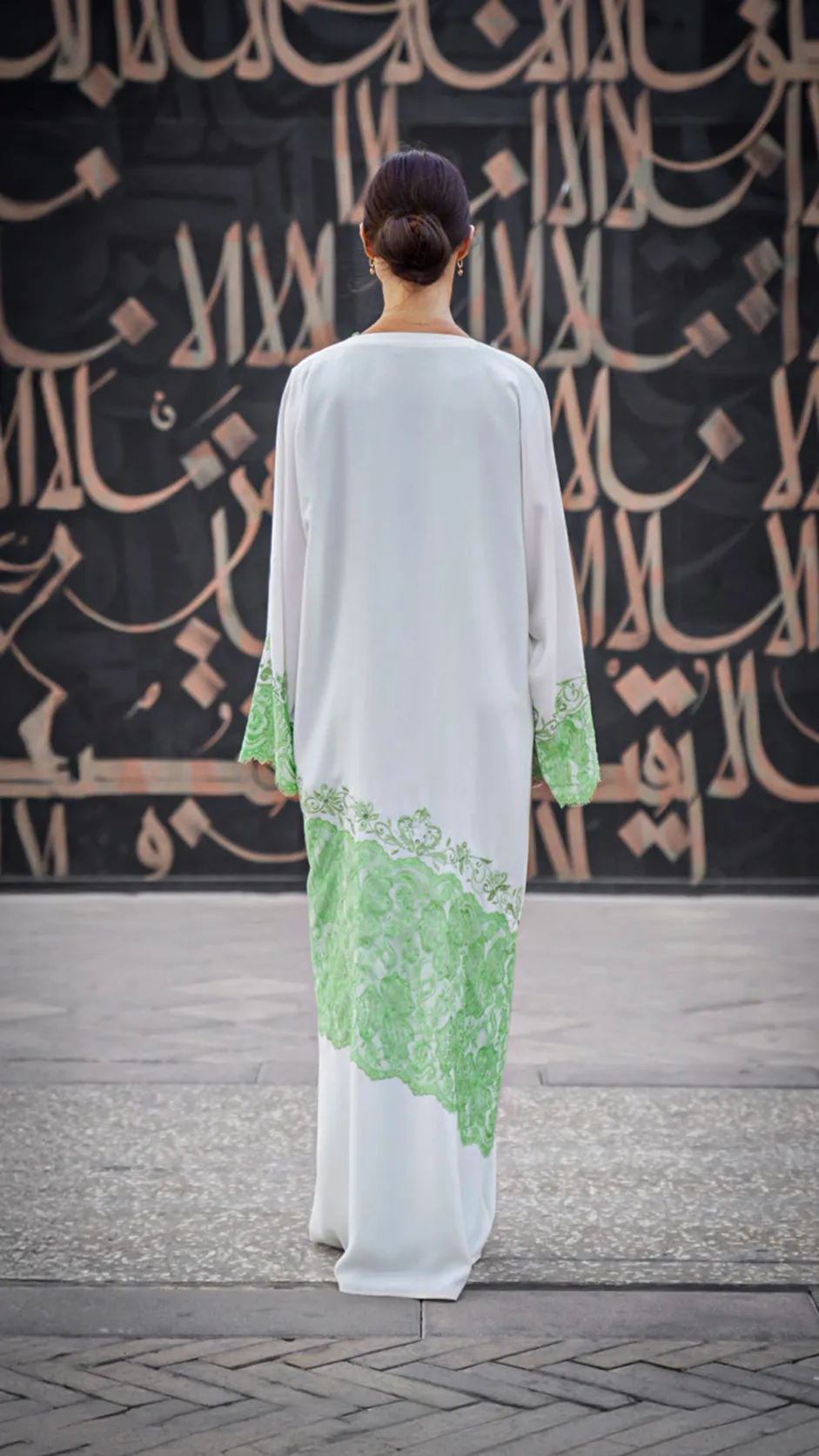 عباية دانتيل مطرزة ملونة