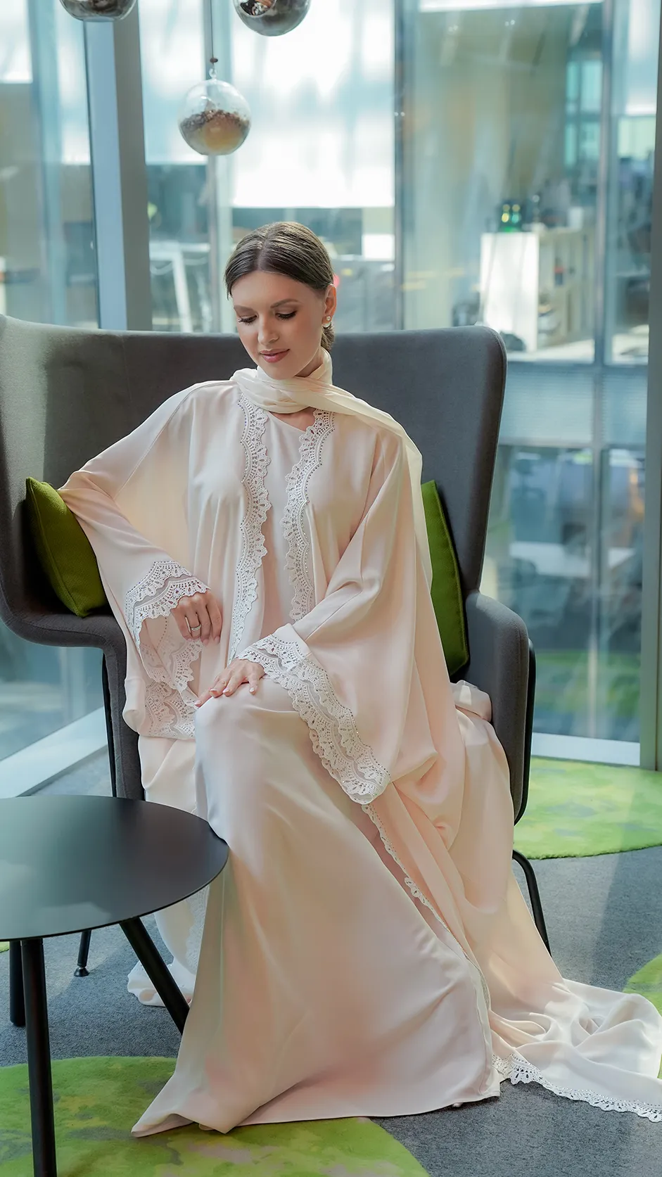 عباية فراشة ملونة مطرزة