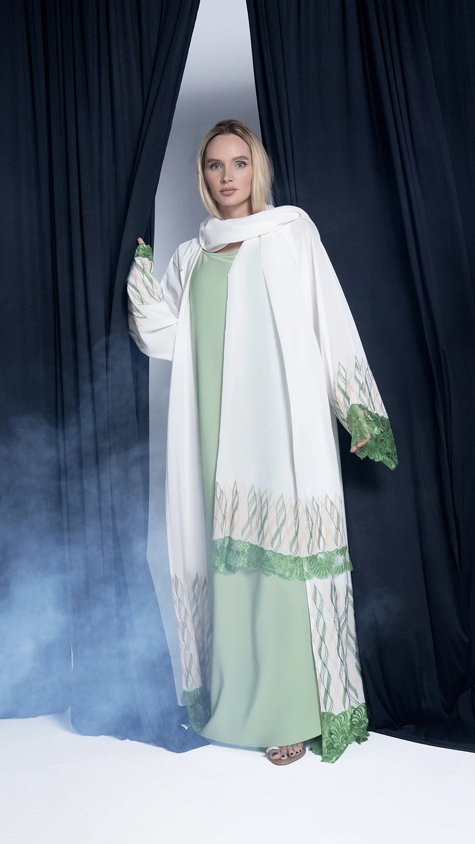 Dantel-Embroidered Open Abaya