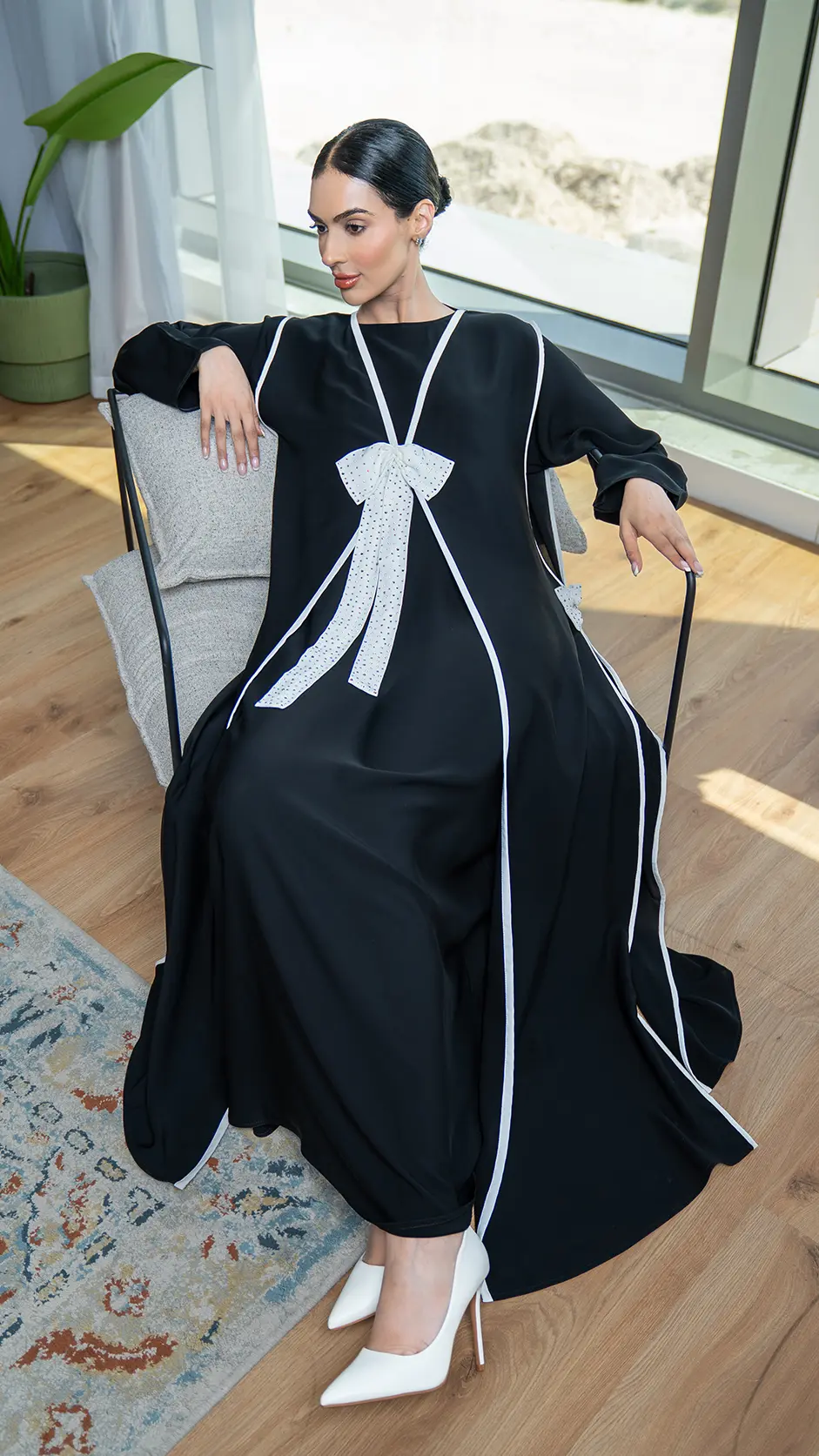 Elegant Contrast Piping Abaya