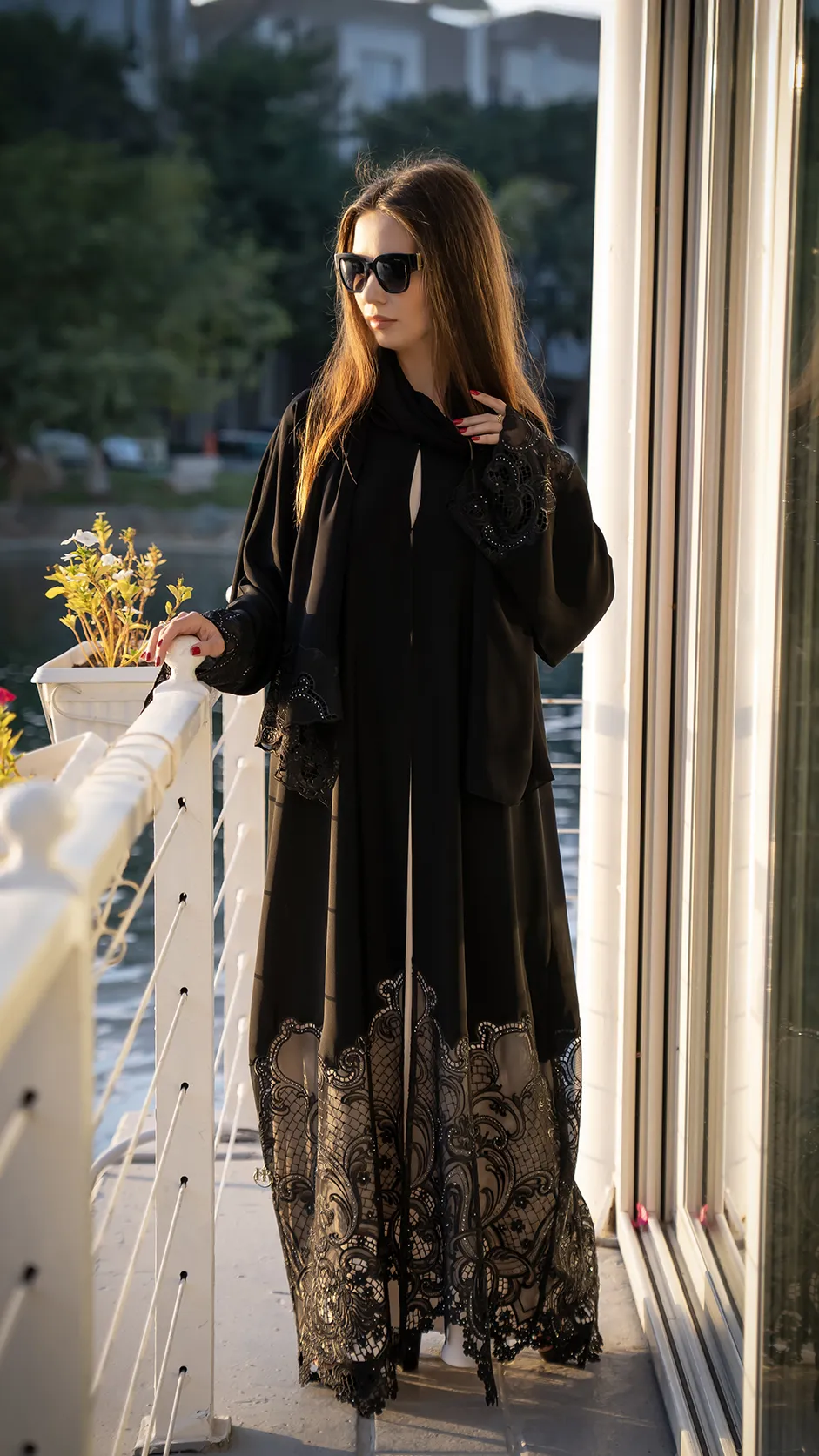 Luxury Black Floral Dantel Abaya