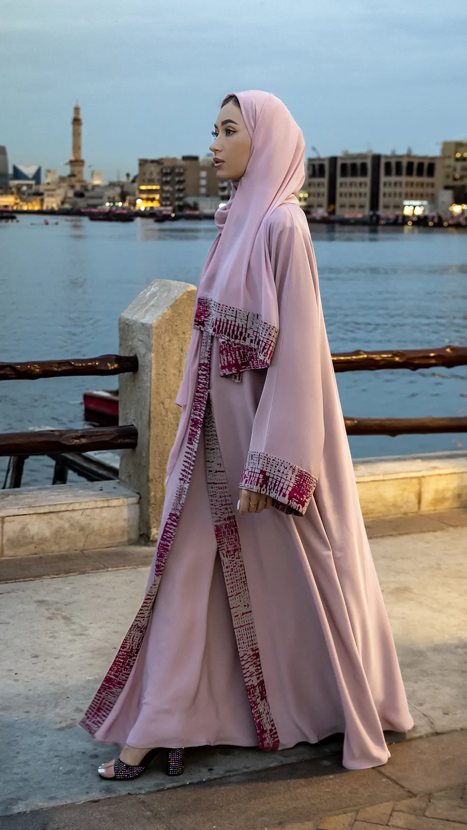 عباية بخط حدود بسيط