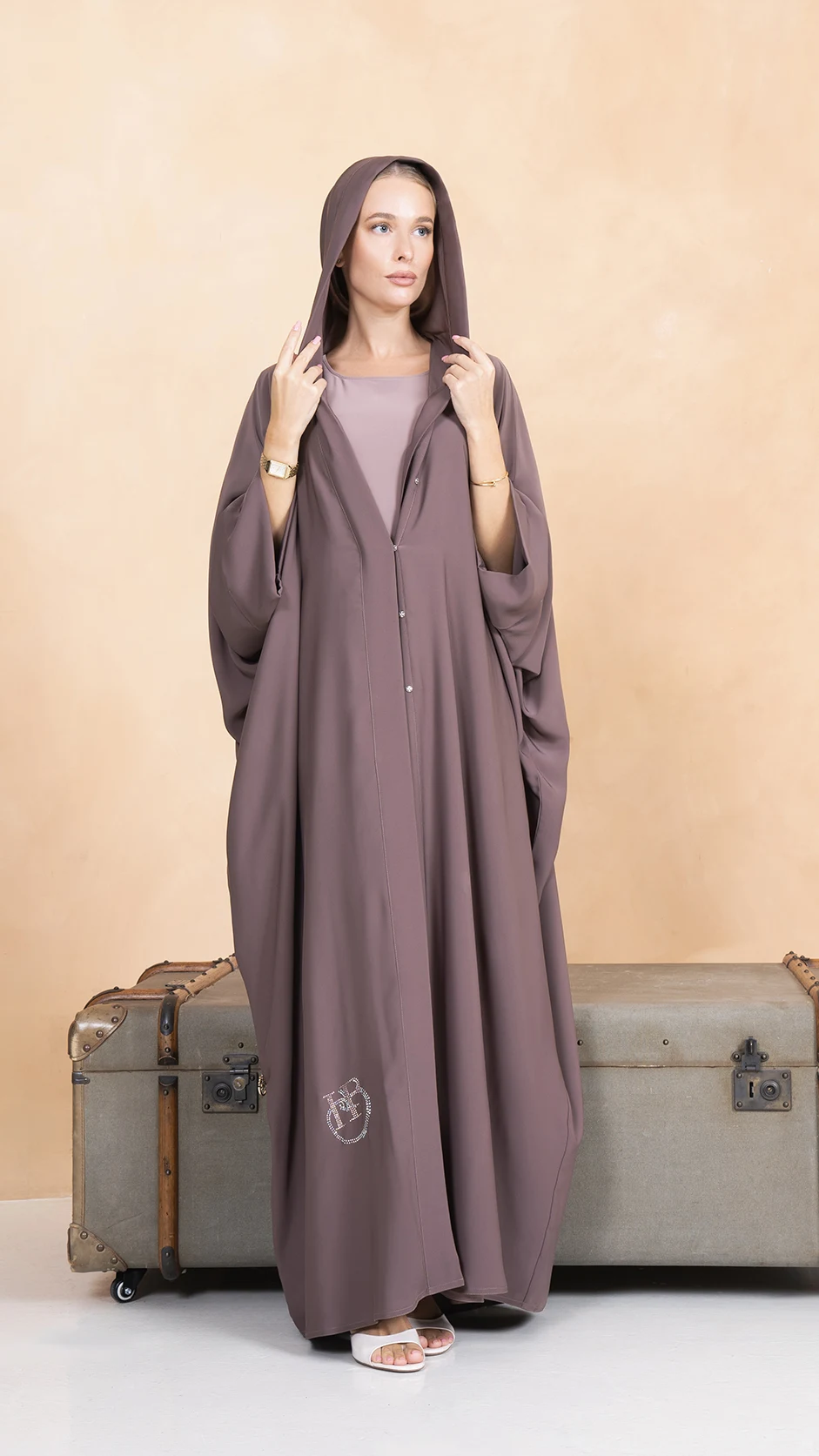 عباية نيدا بغطاء رأس