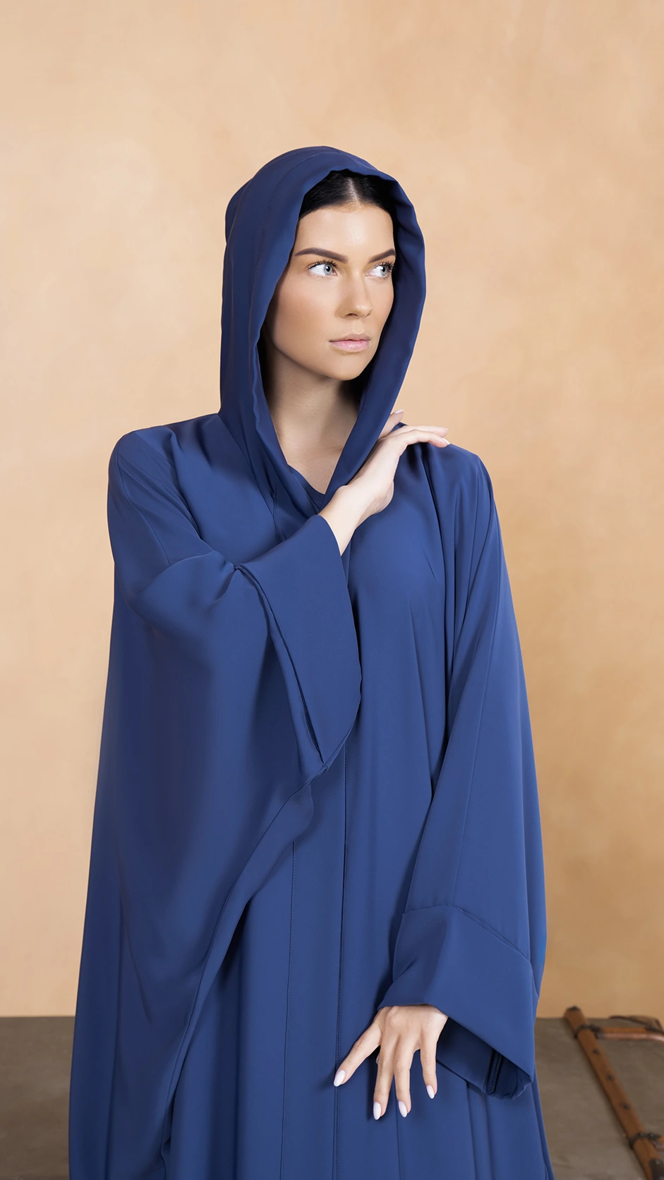 عباية نيدا بغطاء رأس