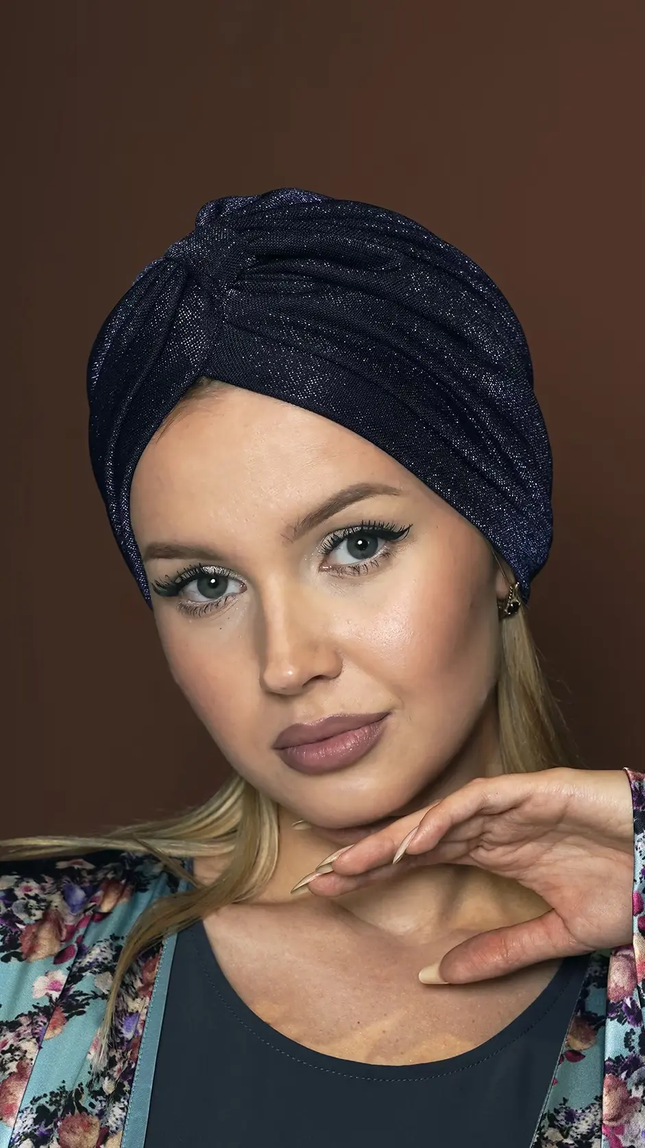 توربان أسود لامع