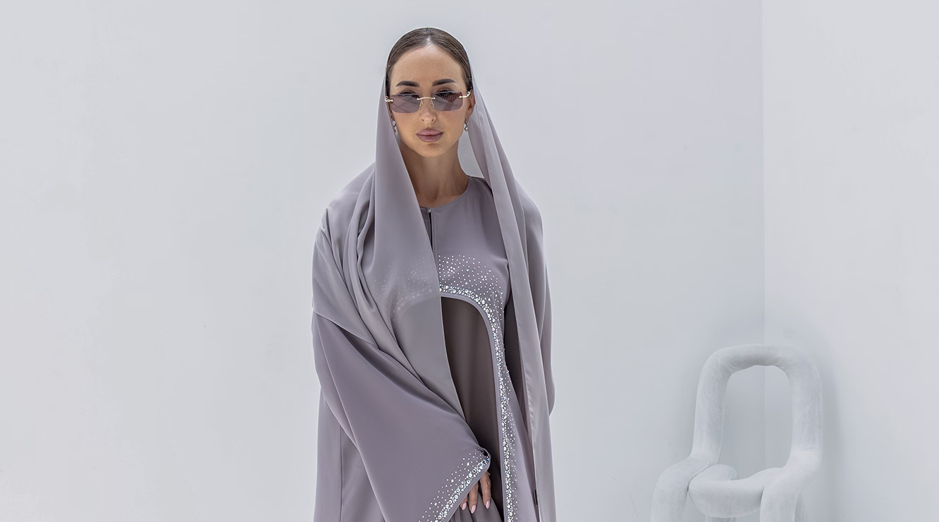 How to Match Accessories with Your Stone Abaya?