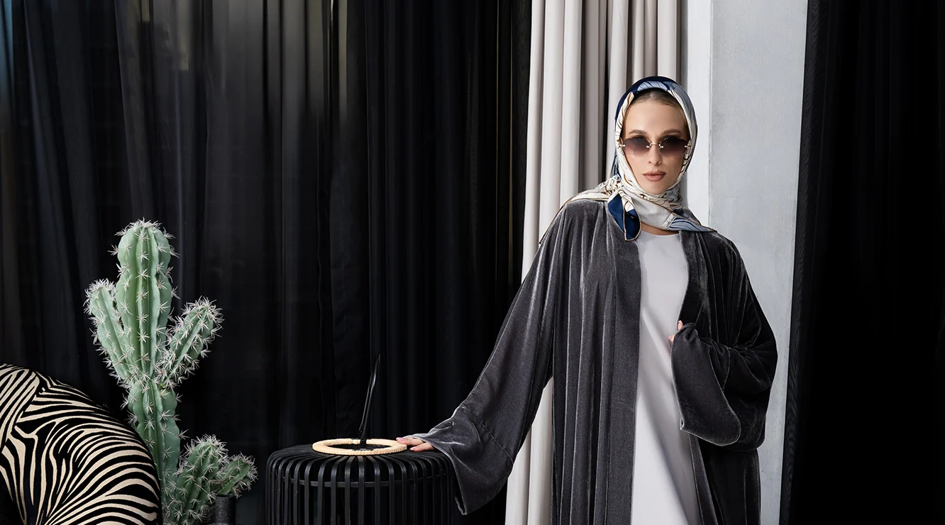 عباية شتوية باللون الرمادي